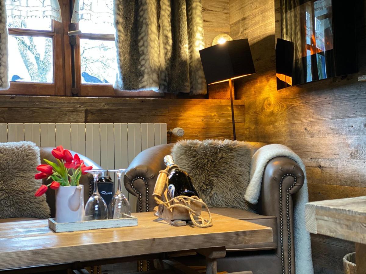 Micro-Lodge, Le Petit Nid D'Amour Монрьон Экстерьер фото