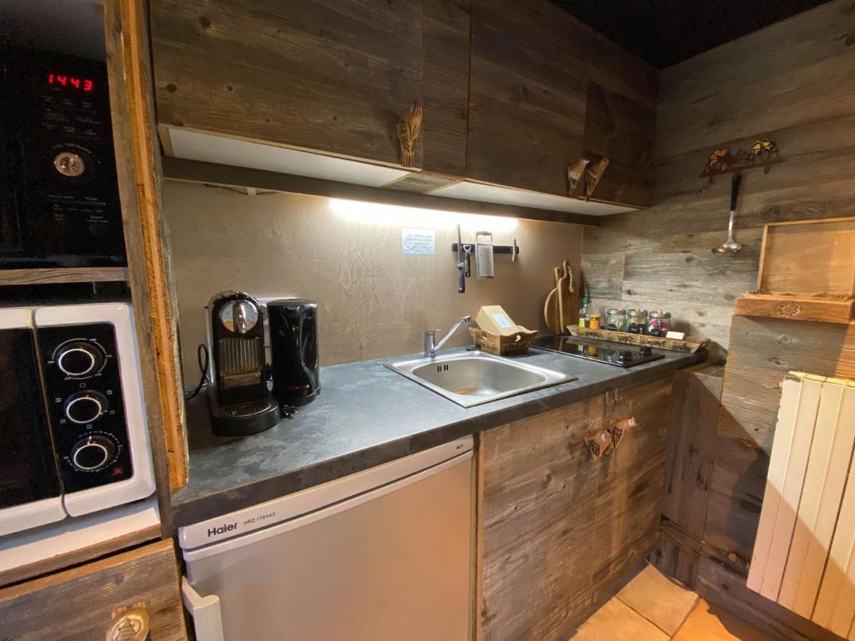 Micro-Lodge, Le Petit Nid D'Amour Монрьон Экстерьер фото