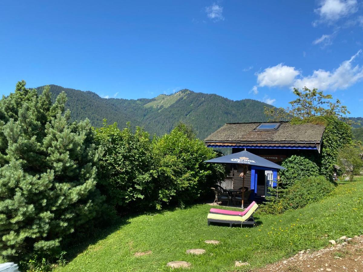 Micro-Lodge, Le Petit Nid D'Amour Монрьон Экстерьер фото