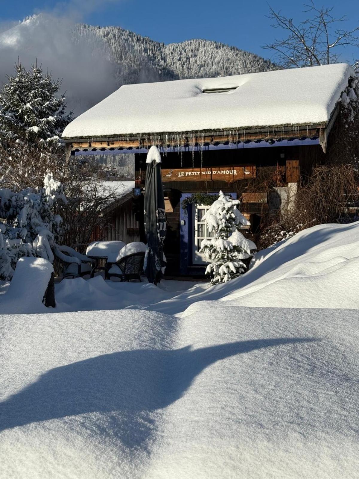Micro-Lodge, Le Petit Nid D'Amour Монрьон Экстерьер фото