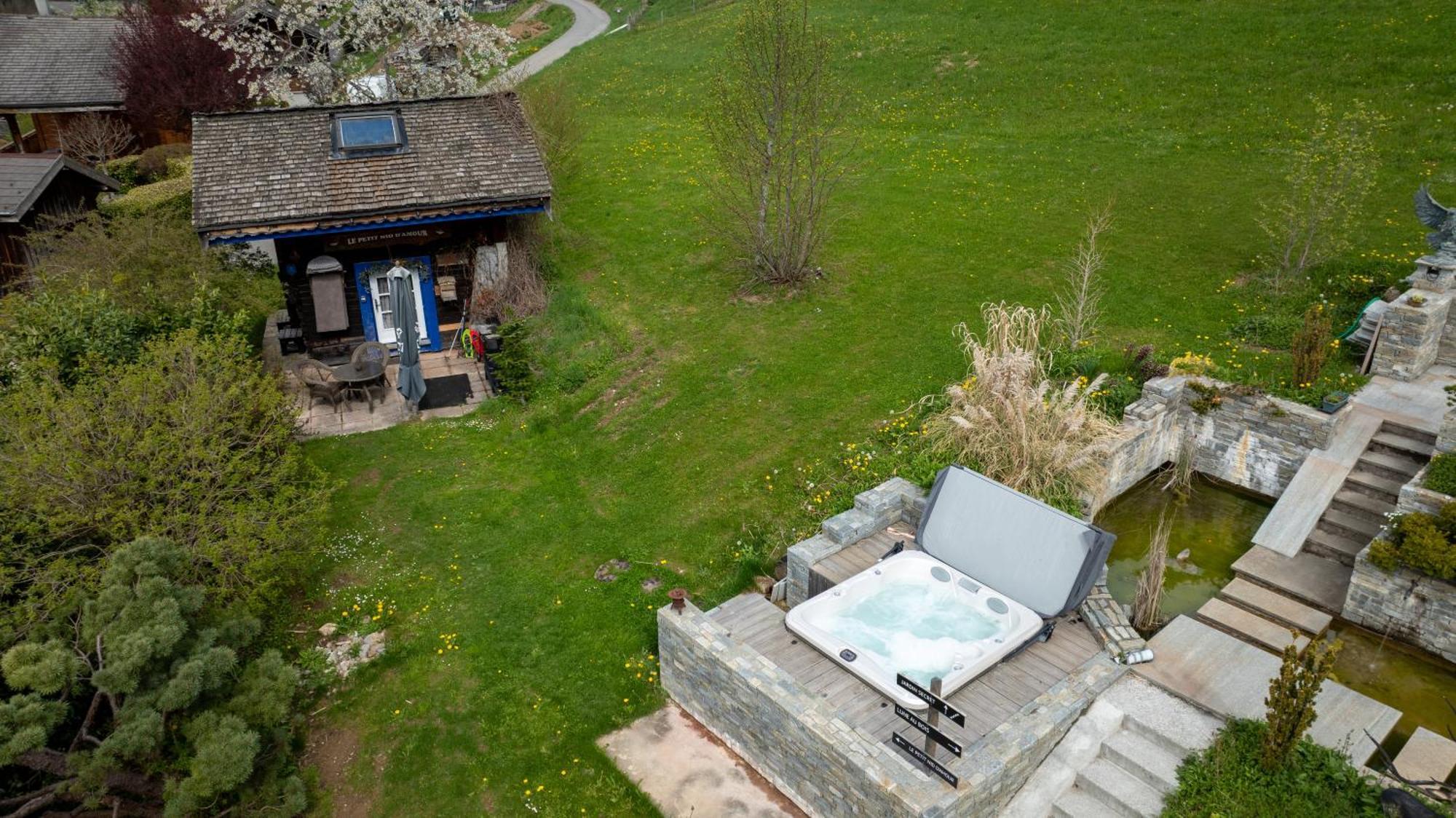 Micro-Lodge, Le Petit Nid D'Amour Монрьон Экстерьер фото