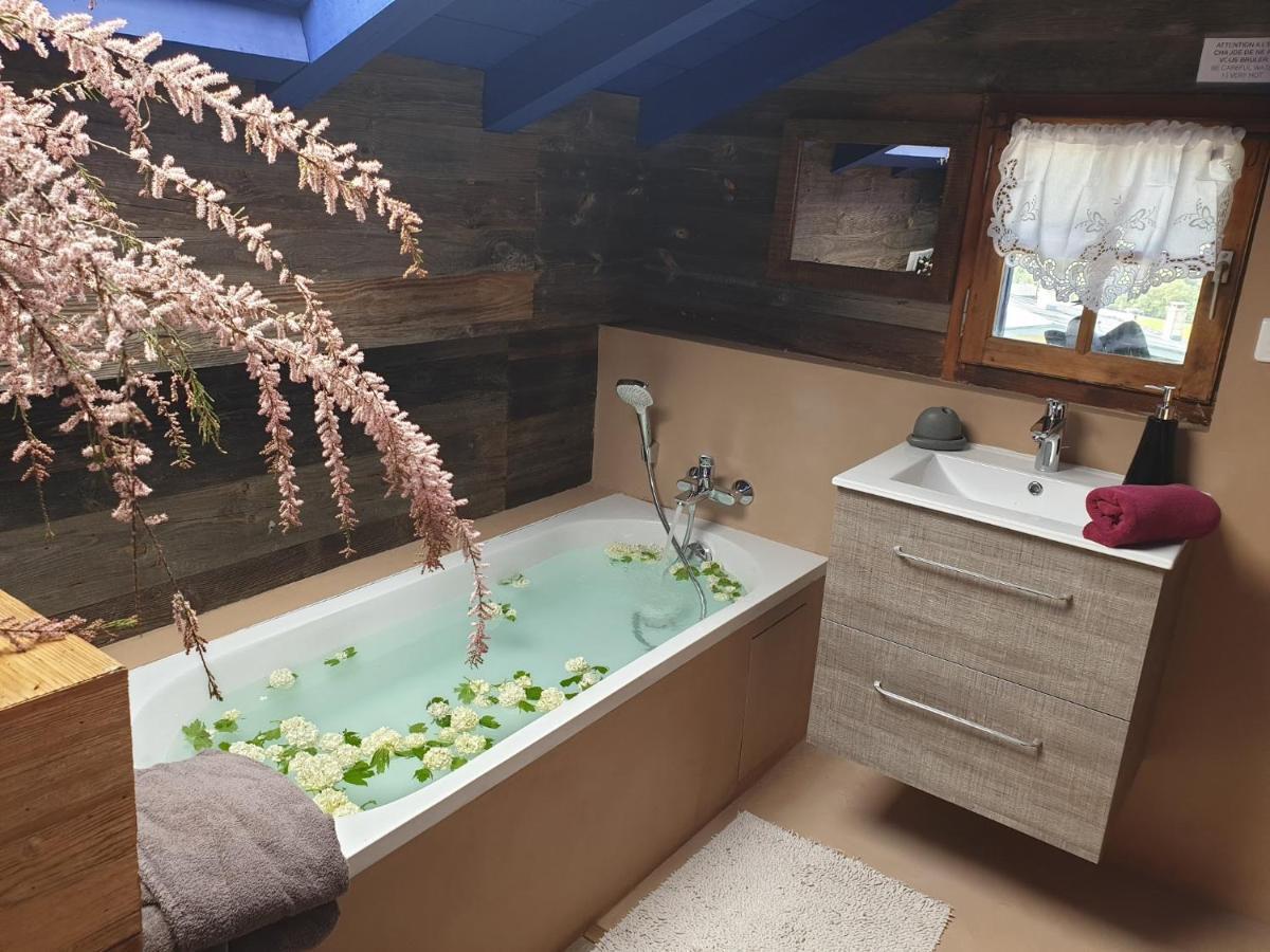 Micro-Lodge, Le Petit Nid D'Amour Монрьон Экстерьер фото